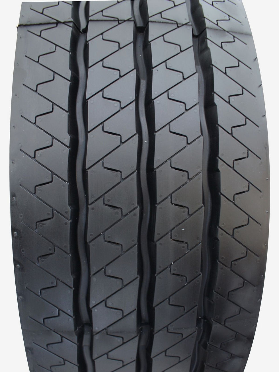 235/75R17.5 LT20 lastbilsdäck – närbild på slitbanemönster