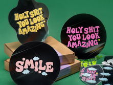 Aynaya Her Baktığında Gülümse! Stickerlı Ayna Modası Nedir?
