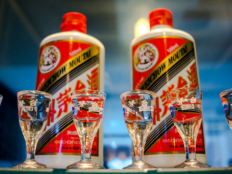 FABRICANTE CHINESA DE LICOR COM 53% DE ÁLCOOL SE TORNA MAIOR QUE A COCA-COLA