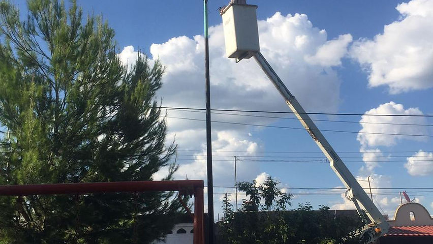 Por caida de rayos Servicios Publicos sustituye luminarias danadas