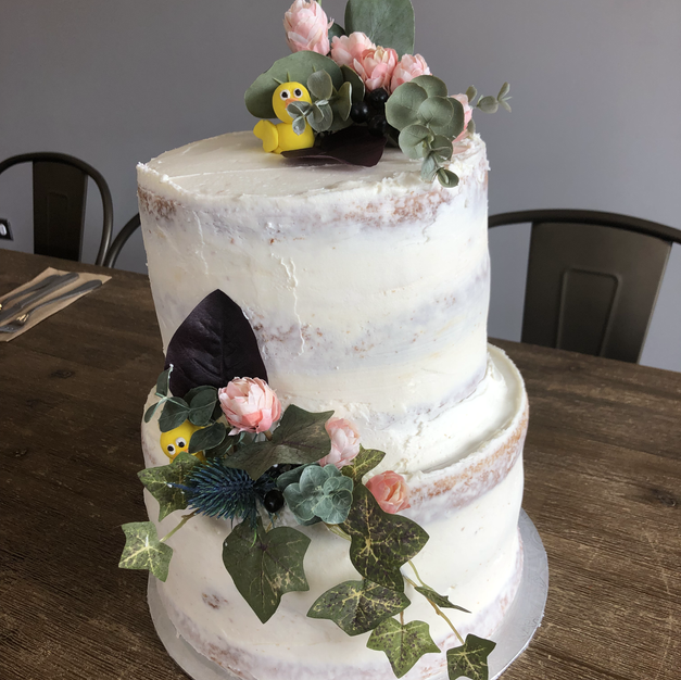 Duckies are hidding Wedding cake