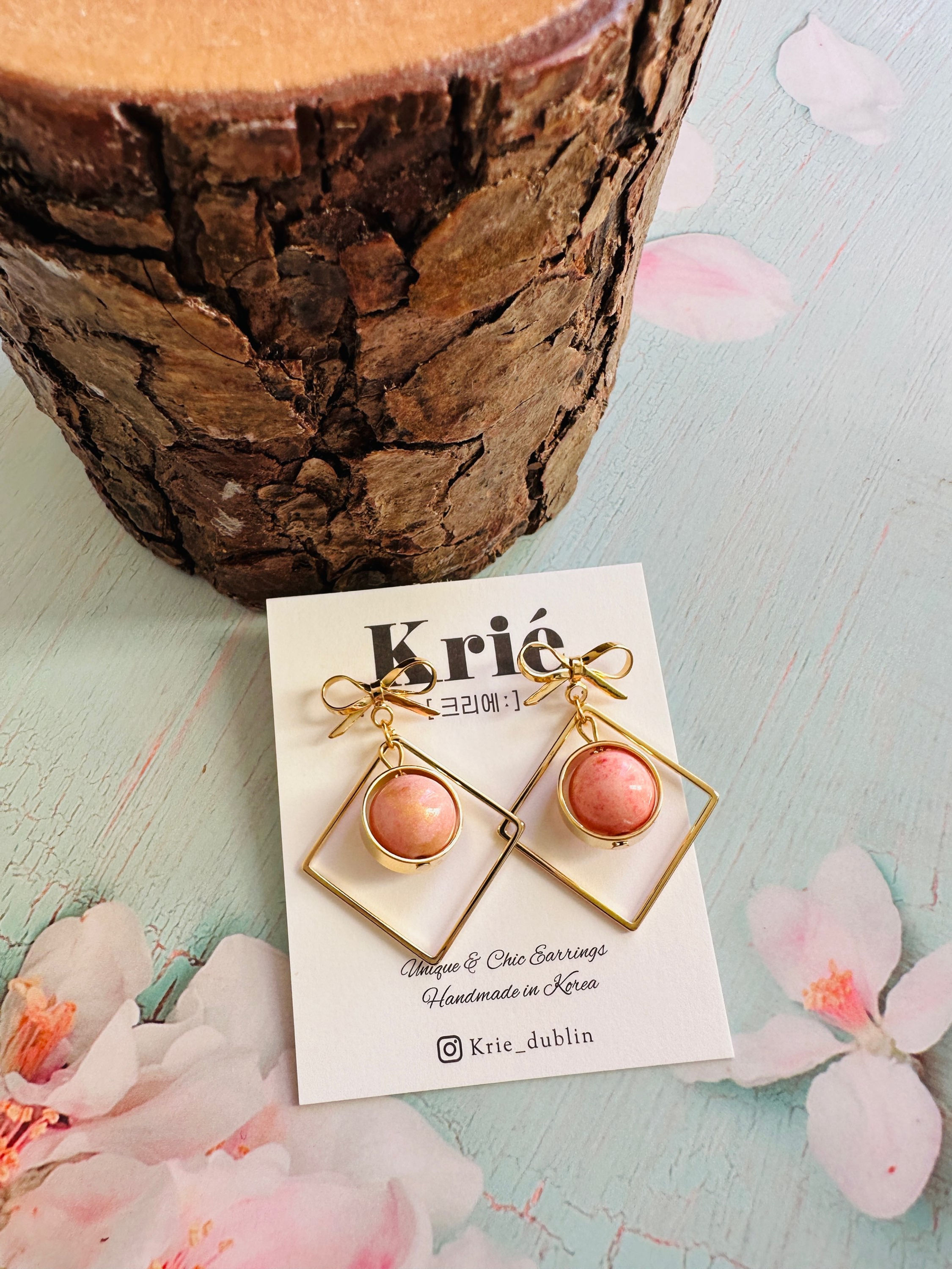 Pink stone ribbon earrings 