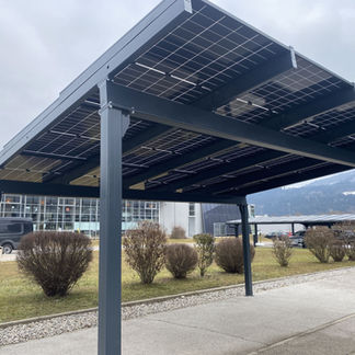 Carport mit integrierter Photovoltaikanlage für zwei Autostellplätze 