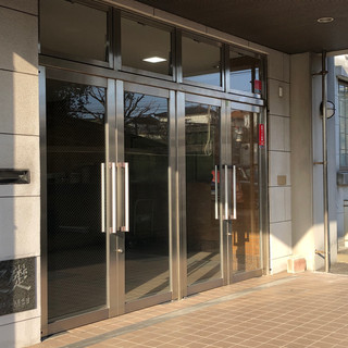 ここがビルの入り口です
