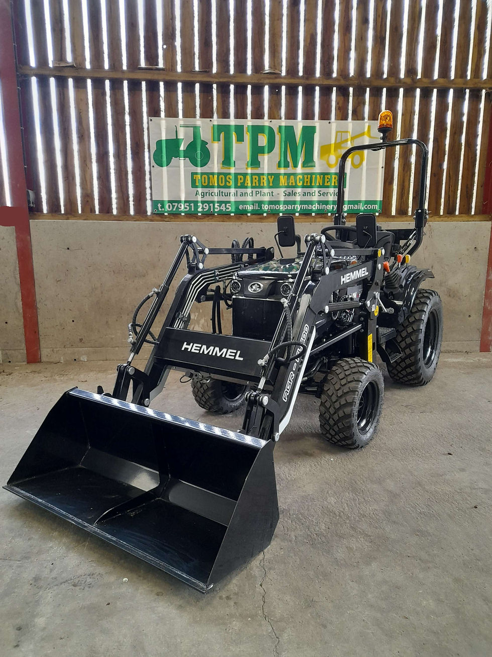 Thumbnail: Mitsubishi Startrac 263 MT with front loader