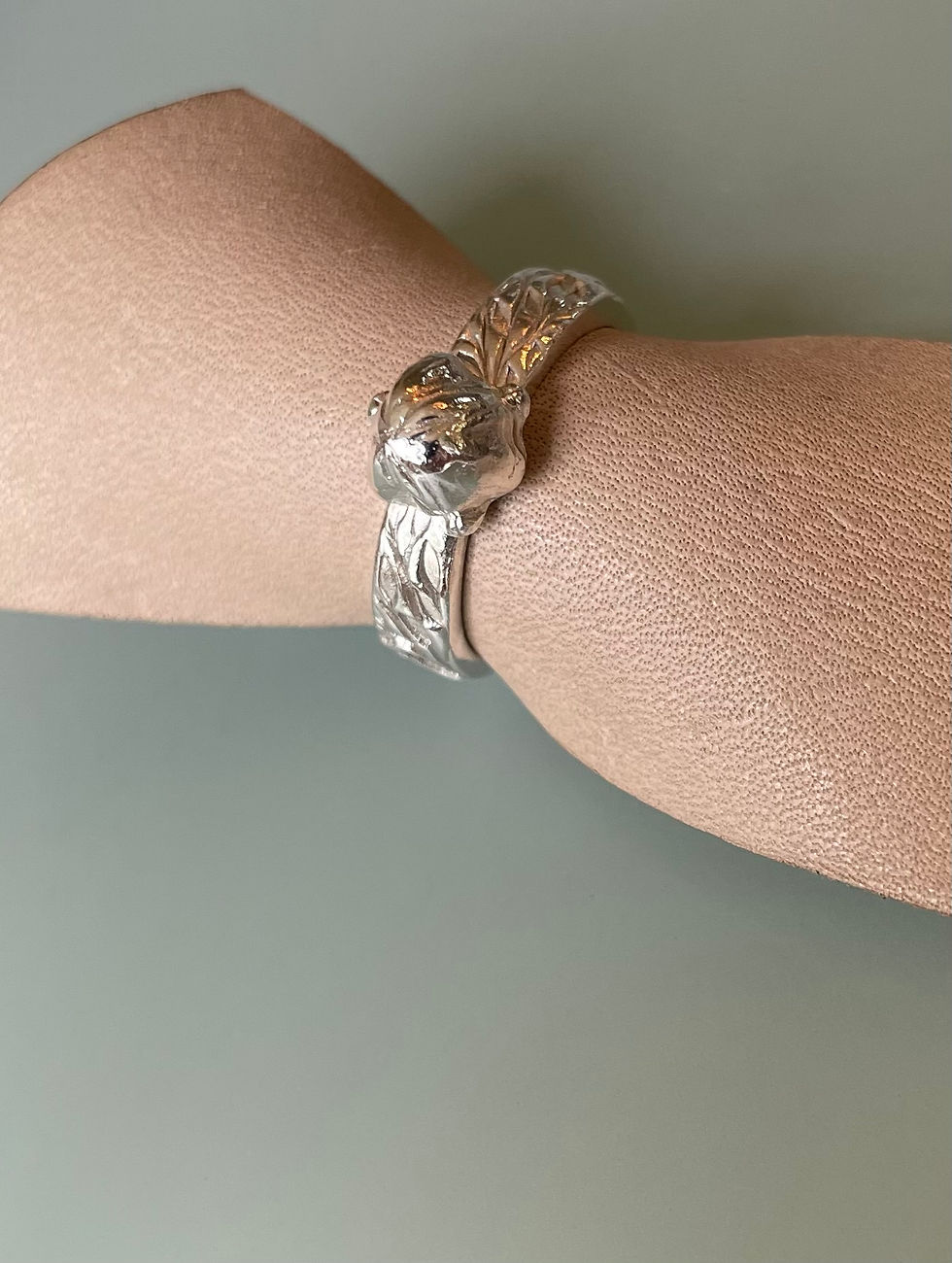 Thumbnail: Leaf bud ring