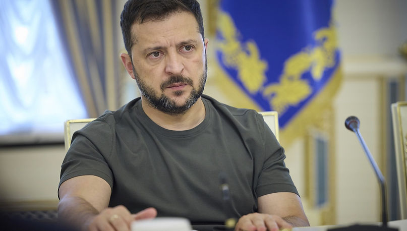 După aproape trei ani de război, încrederea ucrainenilor în Zelenski scade semnificativ, relevă un sondaj recent.