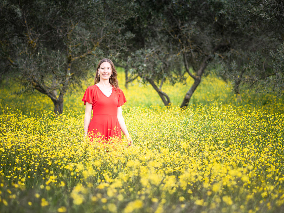 Porträtshooting einer wunderschönen Frau Outdoor