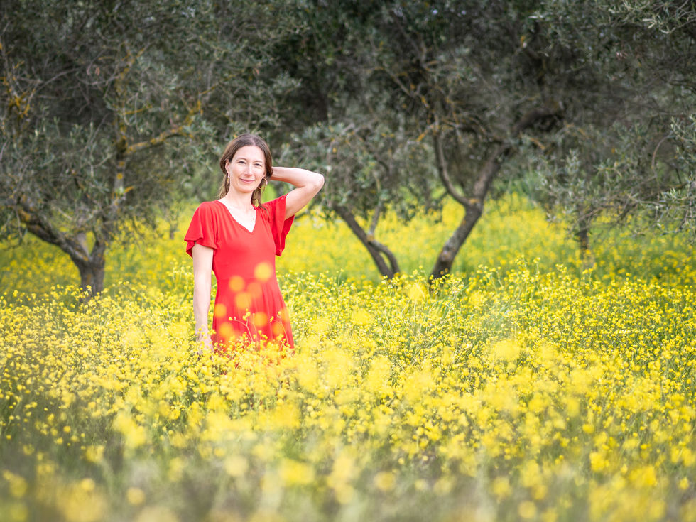 Porträtshooting einer wunderschönen Frau Outdoor