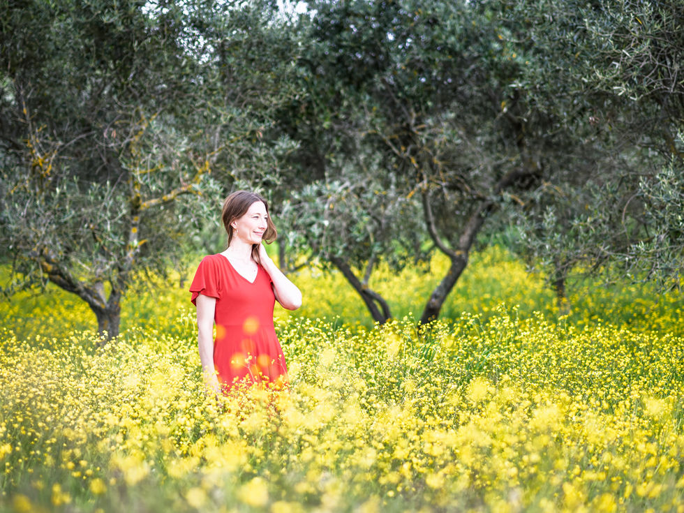 Porträtshooting einer wunderschönen Frau Outdoor