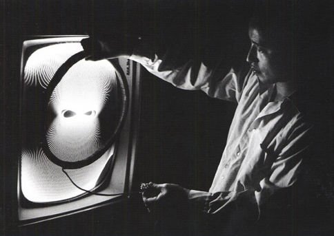 Nam June Paik, La distorsion, 1963