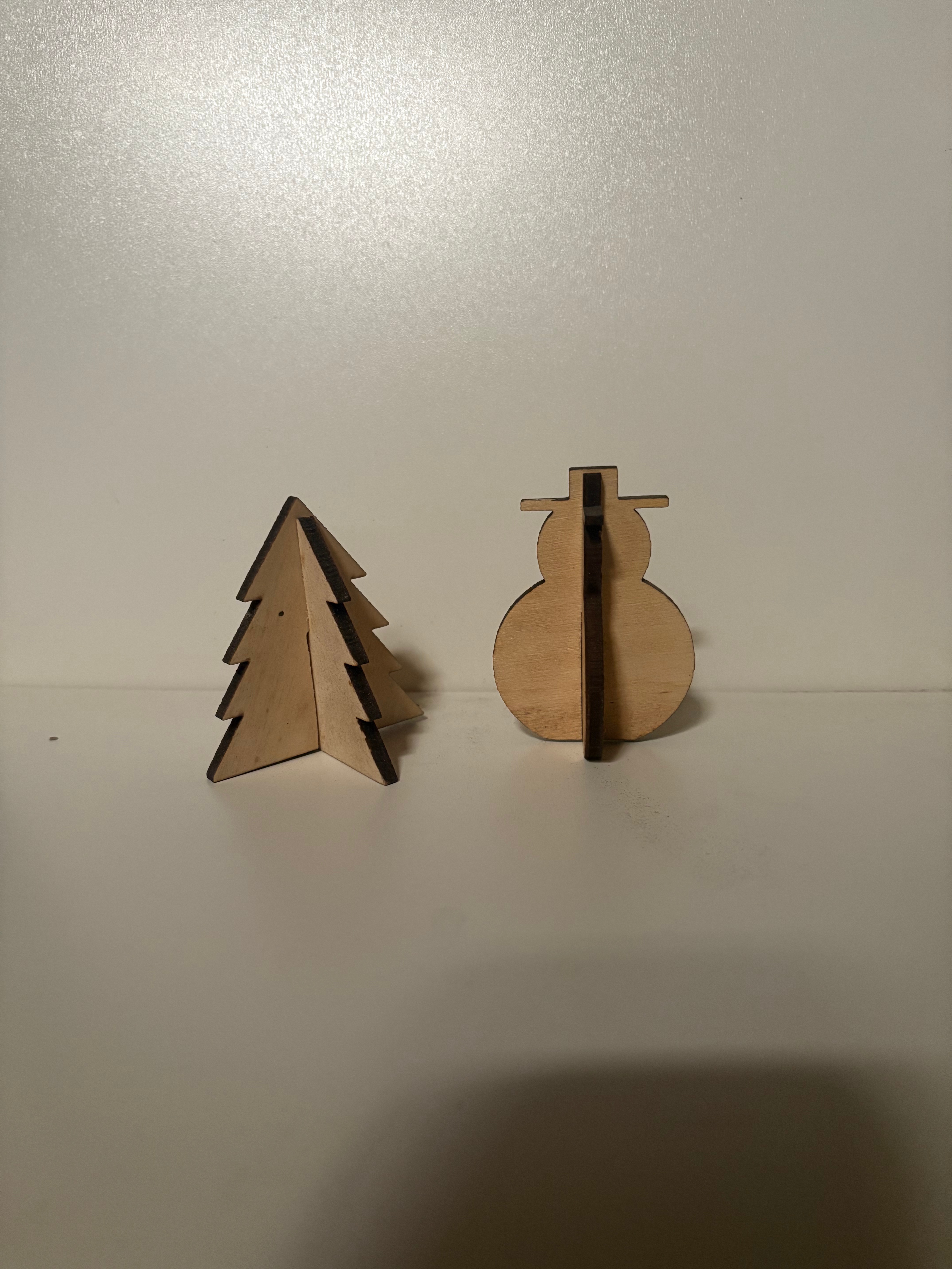Sapin et bonhomme de neige