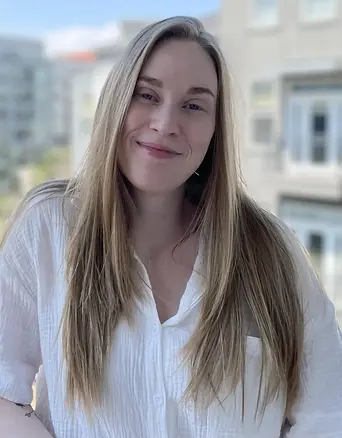Portrait of Hannah Gordon, MA, LPCC, therapist at Evans Counseling Group specializing in teens, adults, couples, families, anxiety, depression, grief, trauma, and life transitions.
