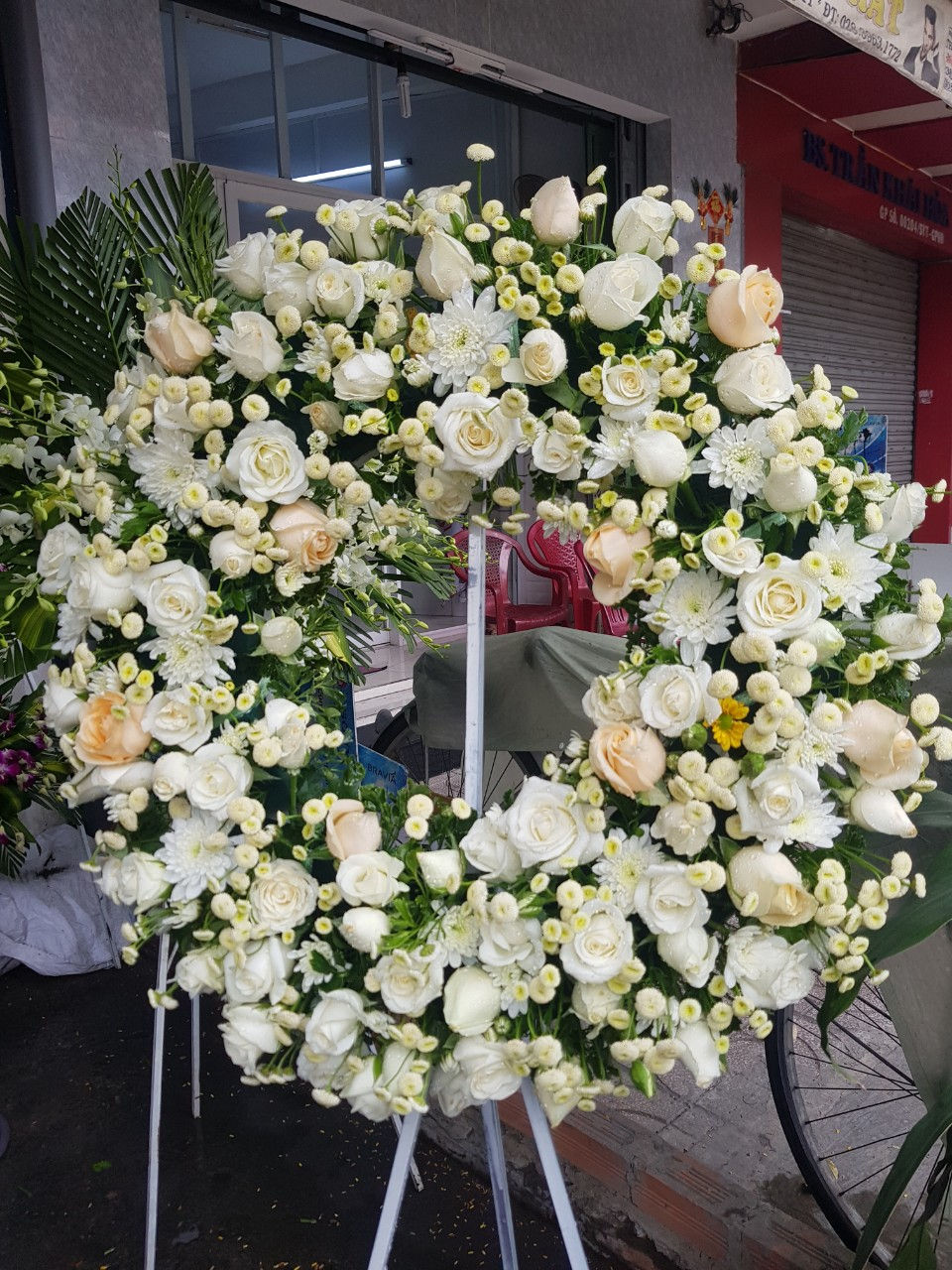 VÒNG HOA VIẾNG - V021