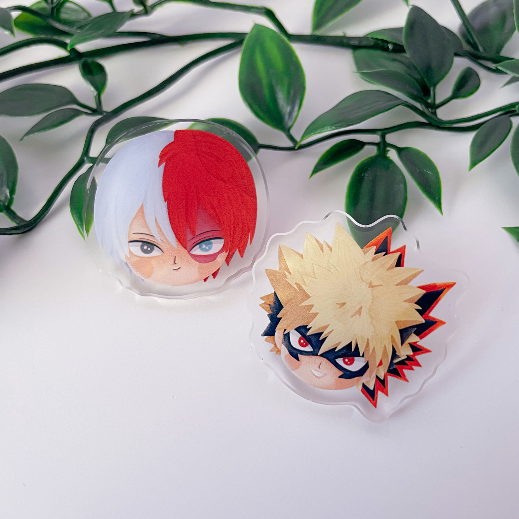 Pines acrílicos héroes