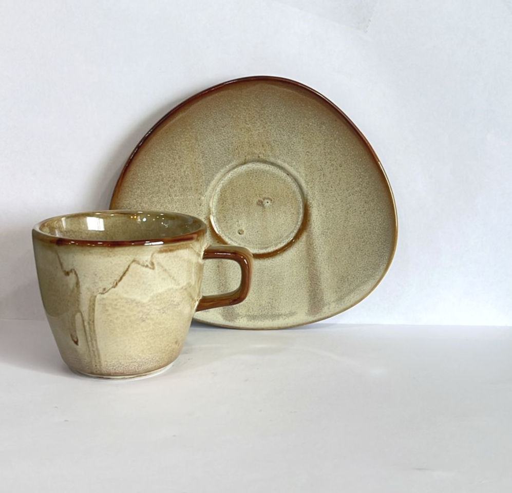 6 כוסות לשתייה קלה \ תה עם תחתית בצבע חום סאקורה 160 מ"ל.