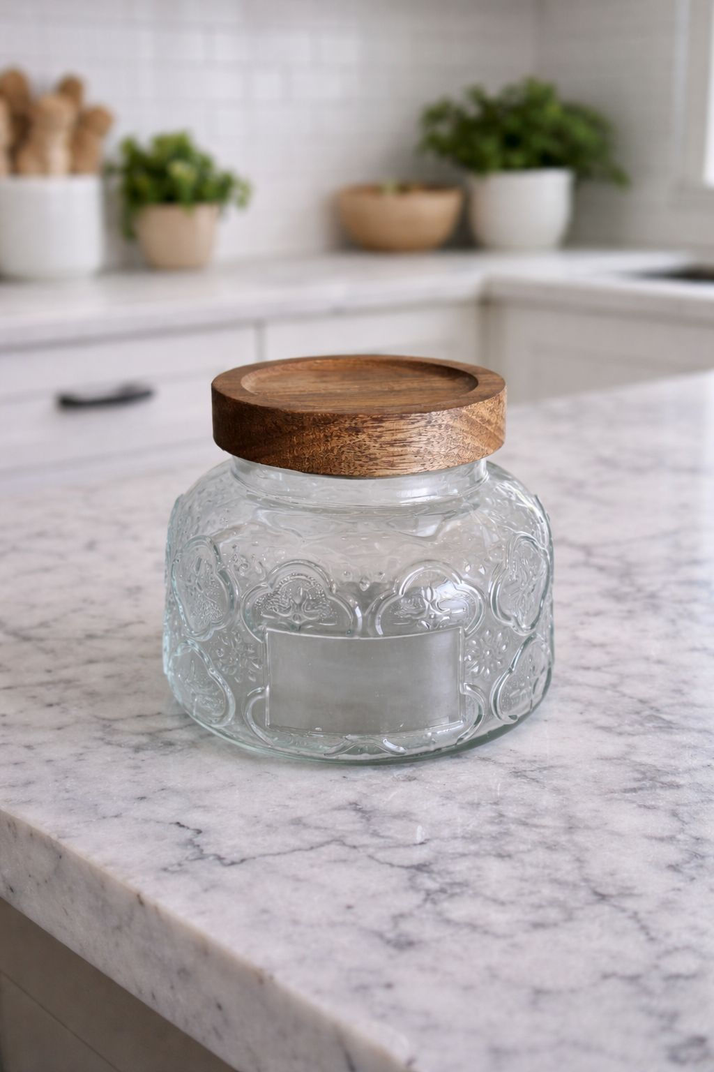 צנצנת זכוכית מעוצבת עם מכסה עץ 250 מ"ל.