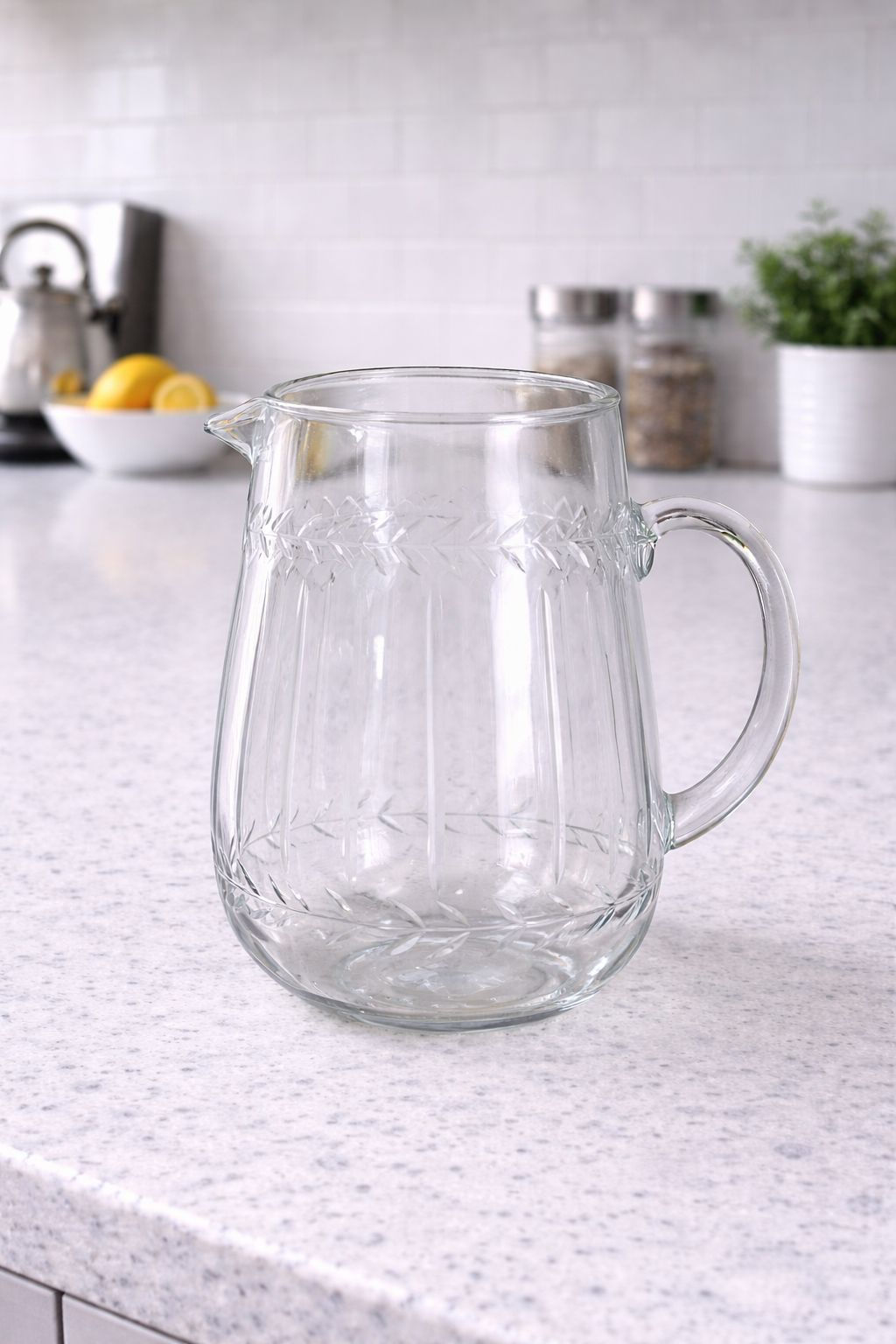 קנקן זכוכי מעוצב 2.2 ליטר .