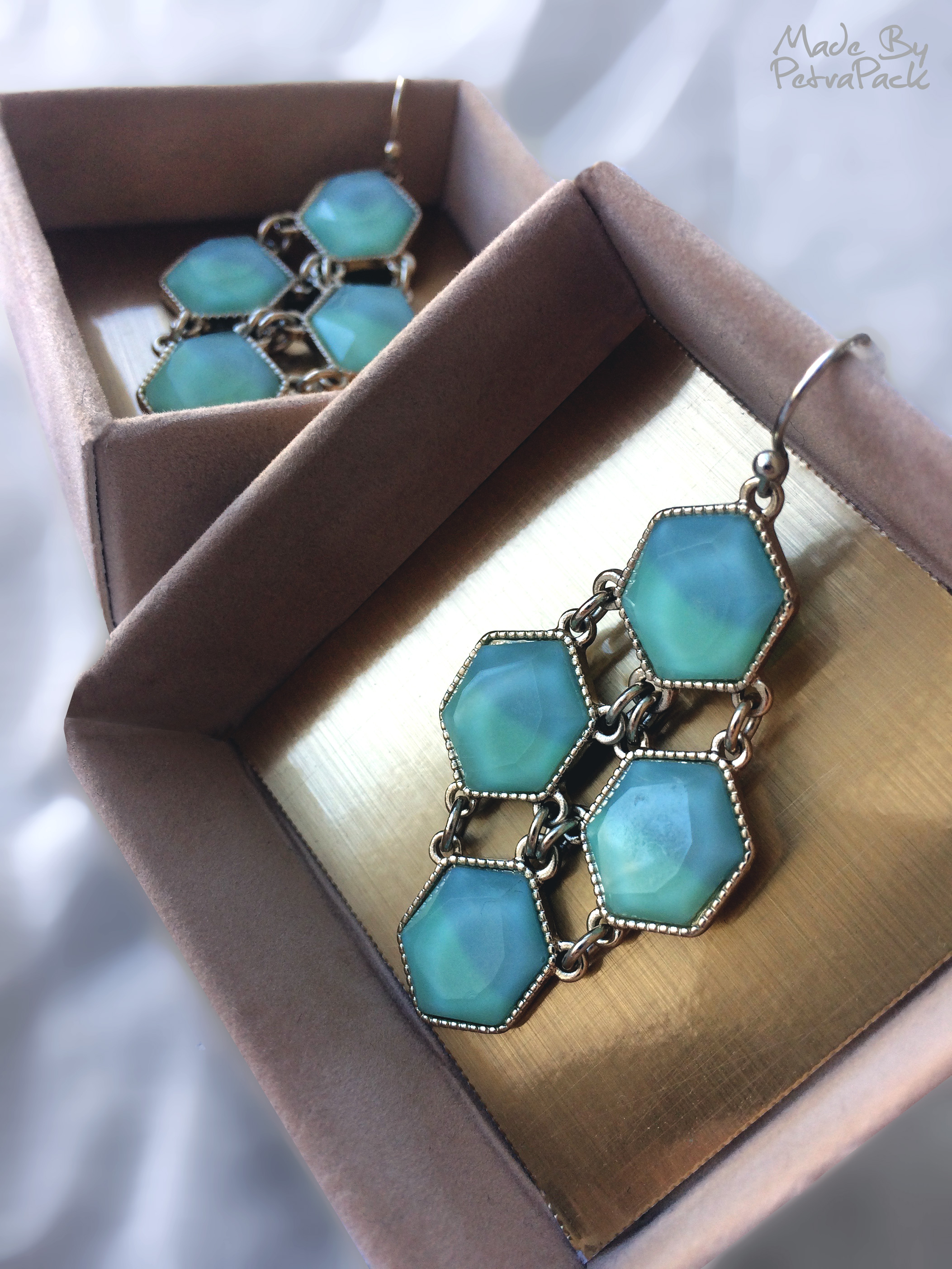 Ear-ring-box