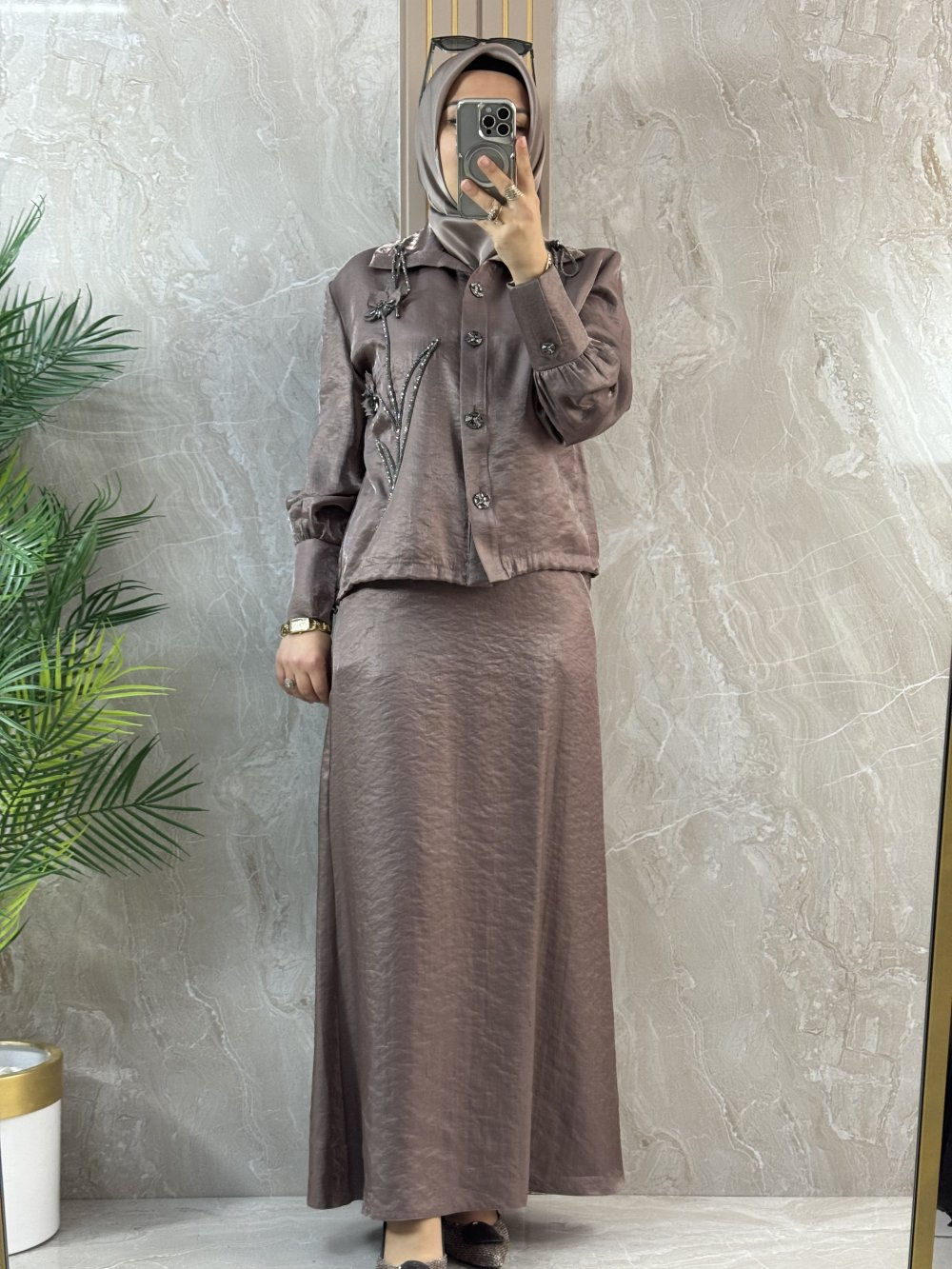 JANJAN PARLAK SATEN TAŞLI ETEKLİ TAKIM - Sütlü Kahve Kemik - 02667
