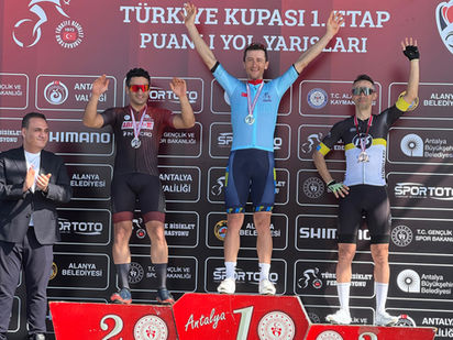 Zorlu Başlangıç, Sezonun İlk Podyumu