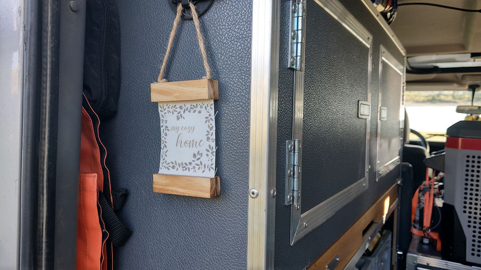 Miniaturbild: Landrover Defender Einbauschrank mit Eichentisch