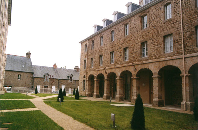 QUINTIN - Les Ursulines