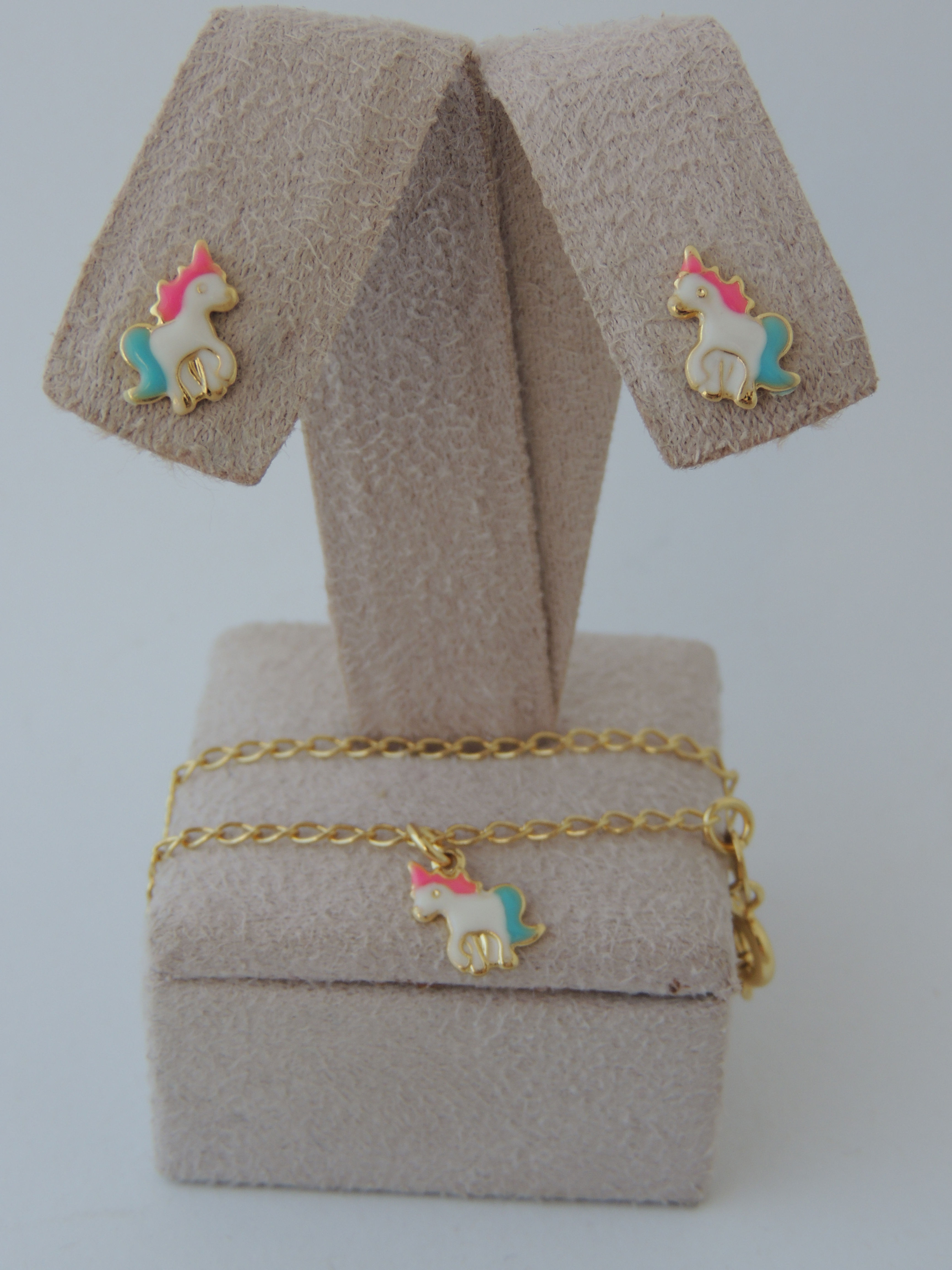 Conjunto Infantil Brinco e Pulseira com Unicórnio de Resina. 14cm Folheado ouro