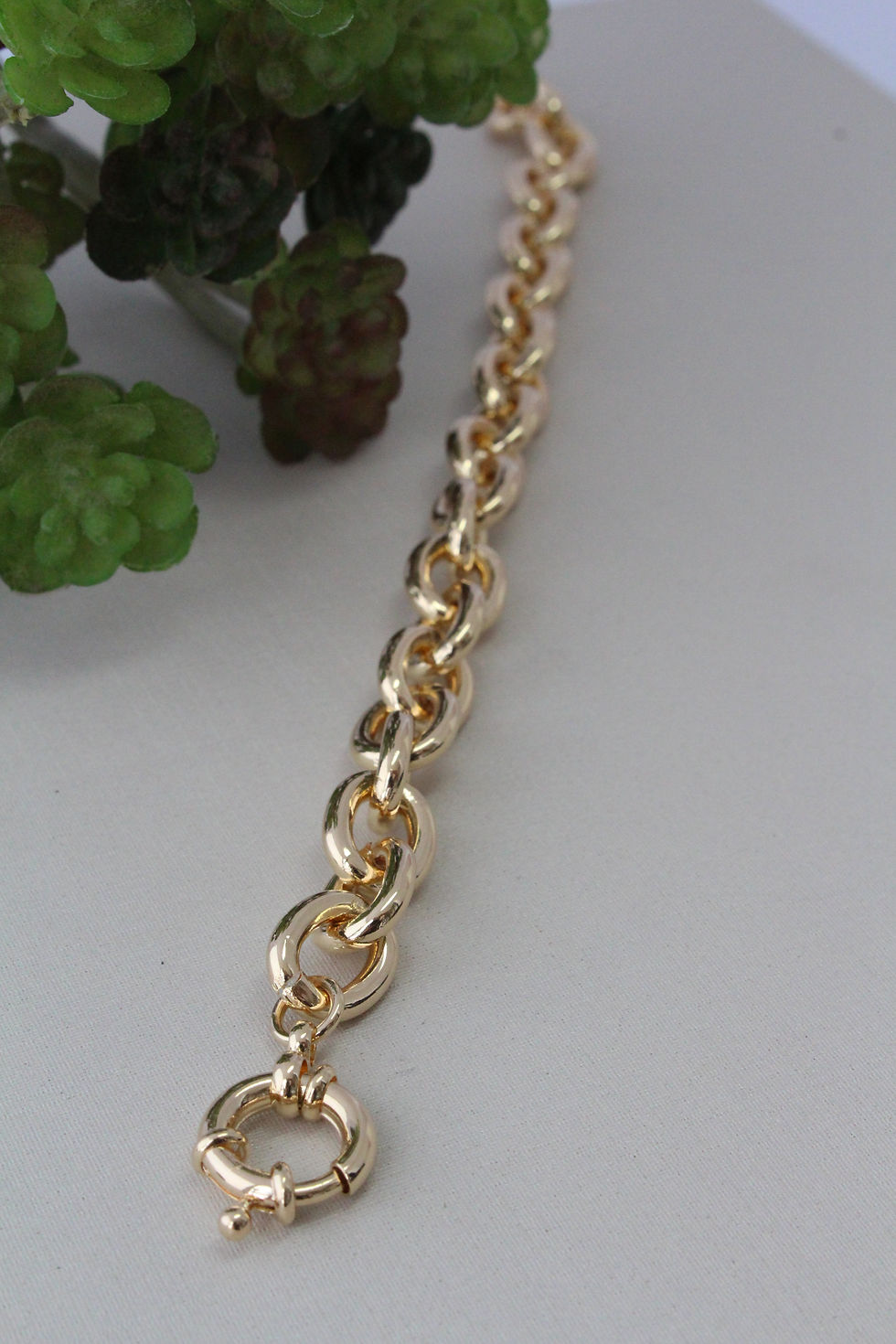 Miniatura: Pulseira de elo média  com Fecho boia. Com 18cm . Folheado ouro 18K.