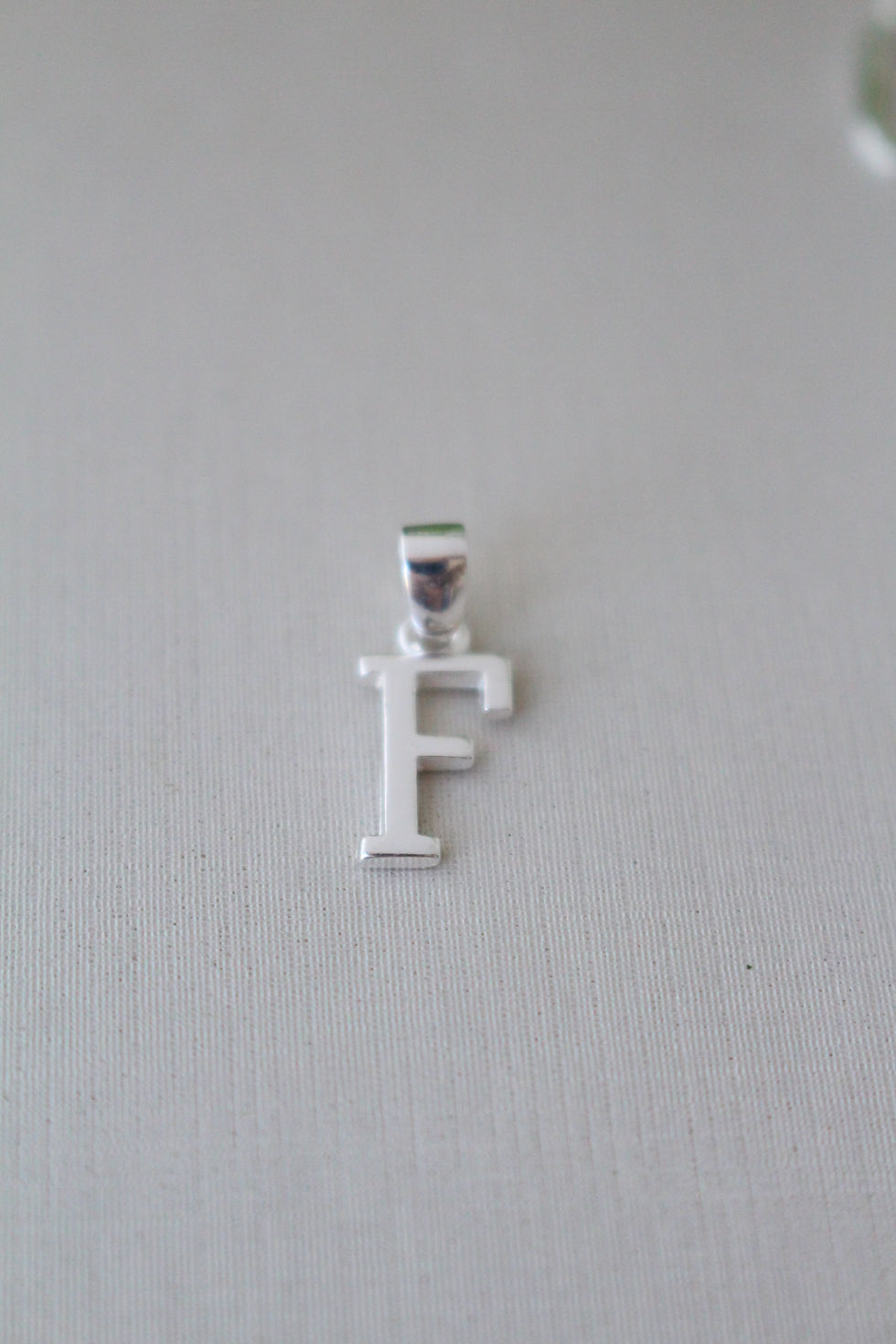 Miniatura: Pingente de Prata 925 Letras Alfabeto Lisa.  Com 1,5cm. Prata 925