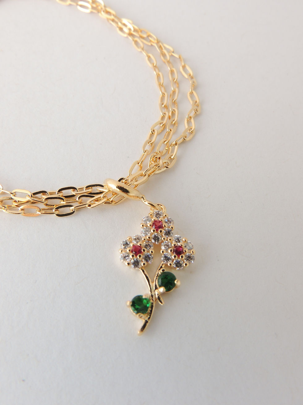 Miniatura: Pulseira tripla fina com pingente de flor.  18cm.  Folheado a ouro 18K