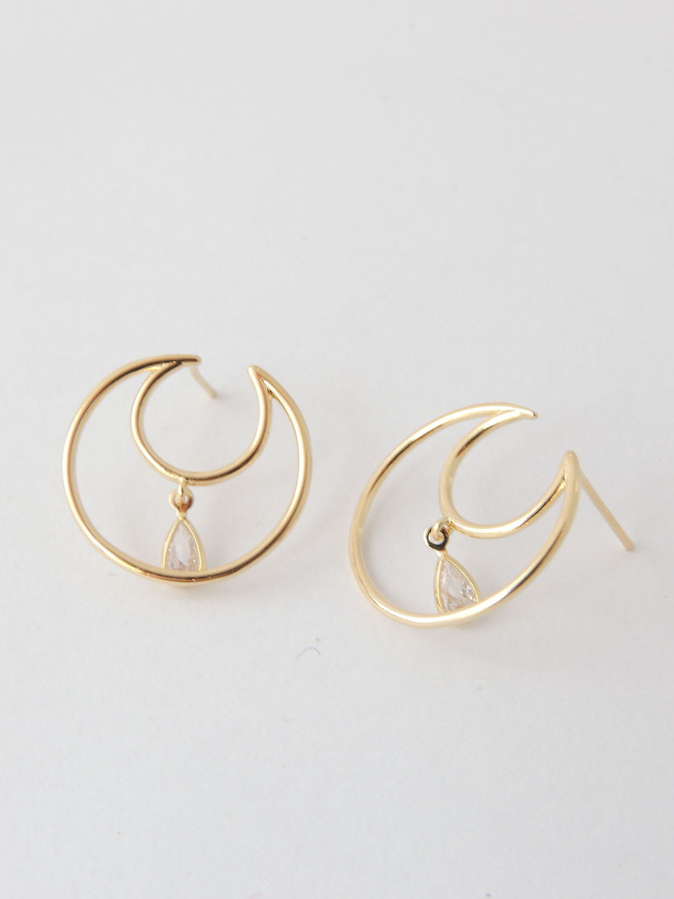 Miniatura: Brinco Meia Lua com gota de Zircônia. Folheado ouro 18k