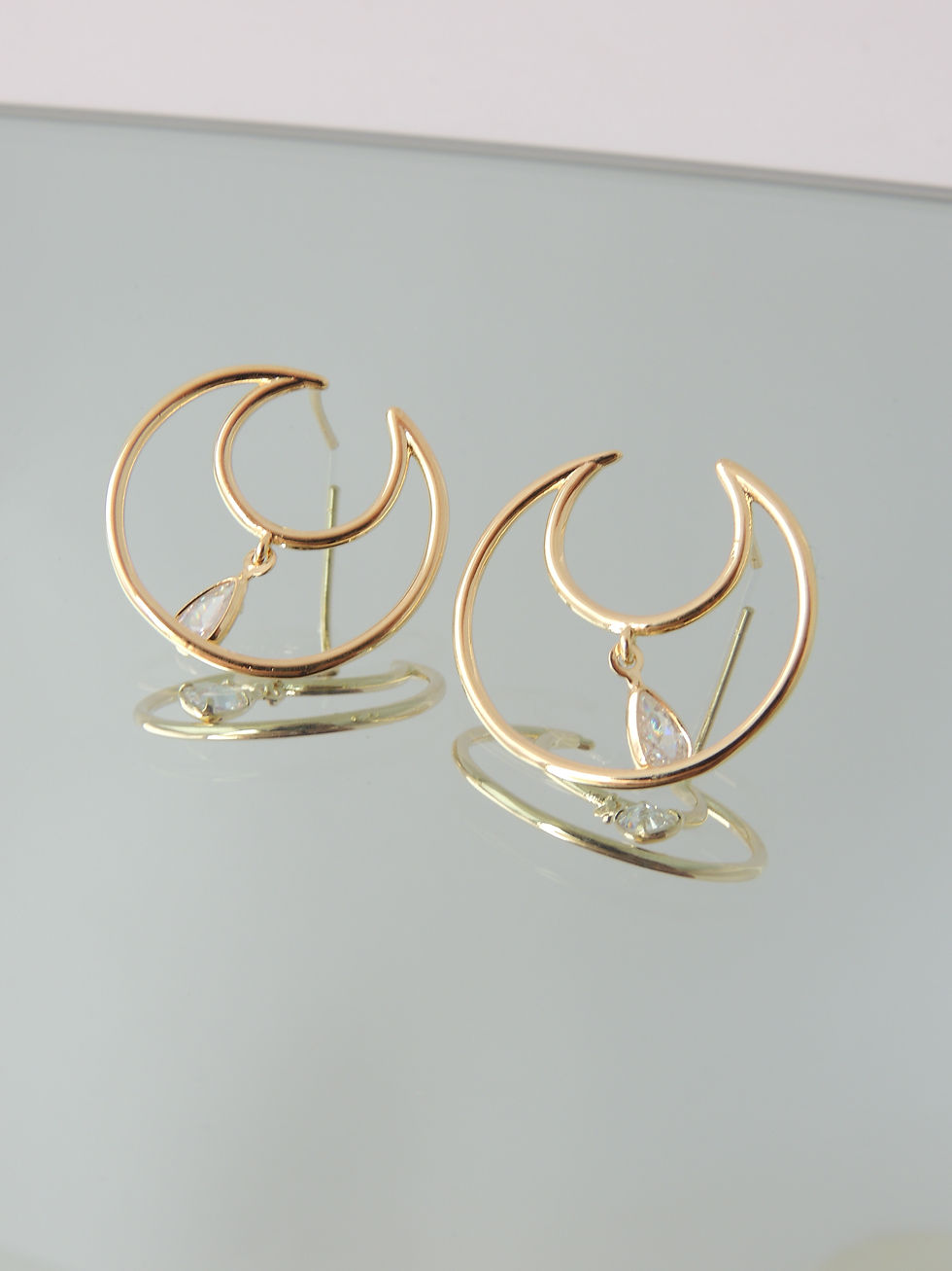 Miniatura: Brinco Meia Lua com gota de Zircônia. Folheado ouro 18k