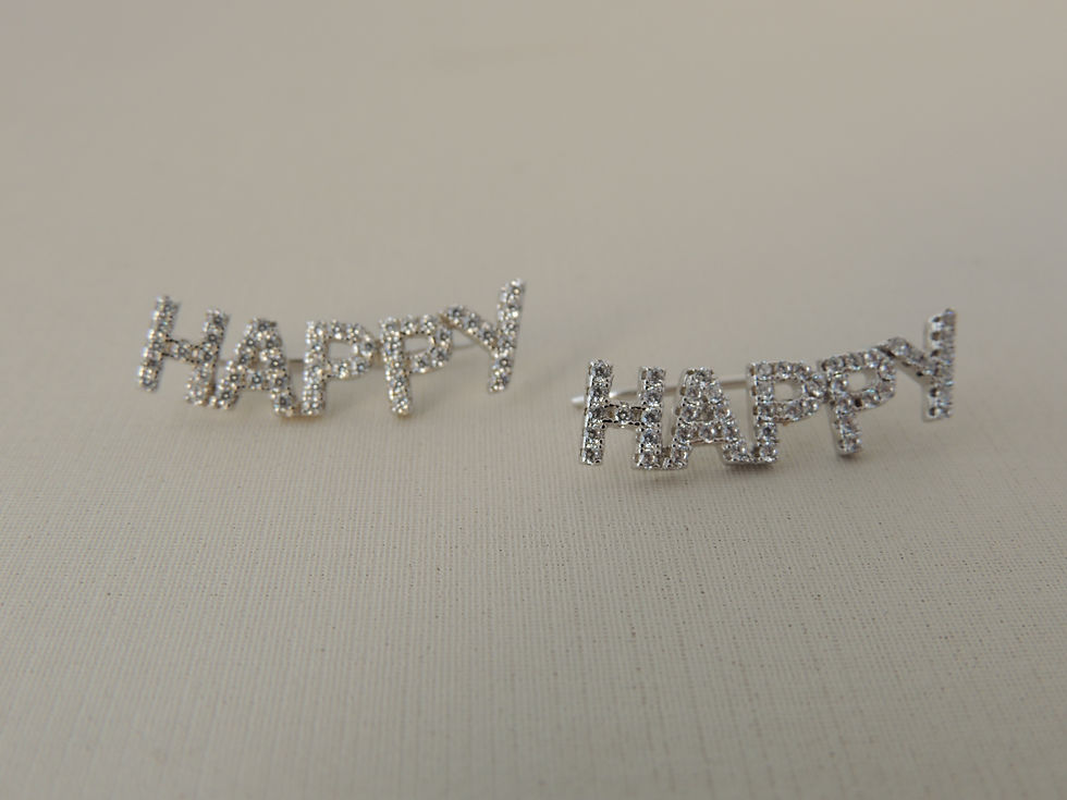 Miniatura: Brinco Prata 925 Gancho Happy tamanho médio cravejado de Zircônias em Prata 925.