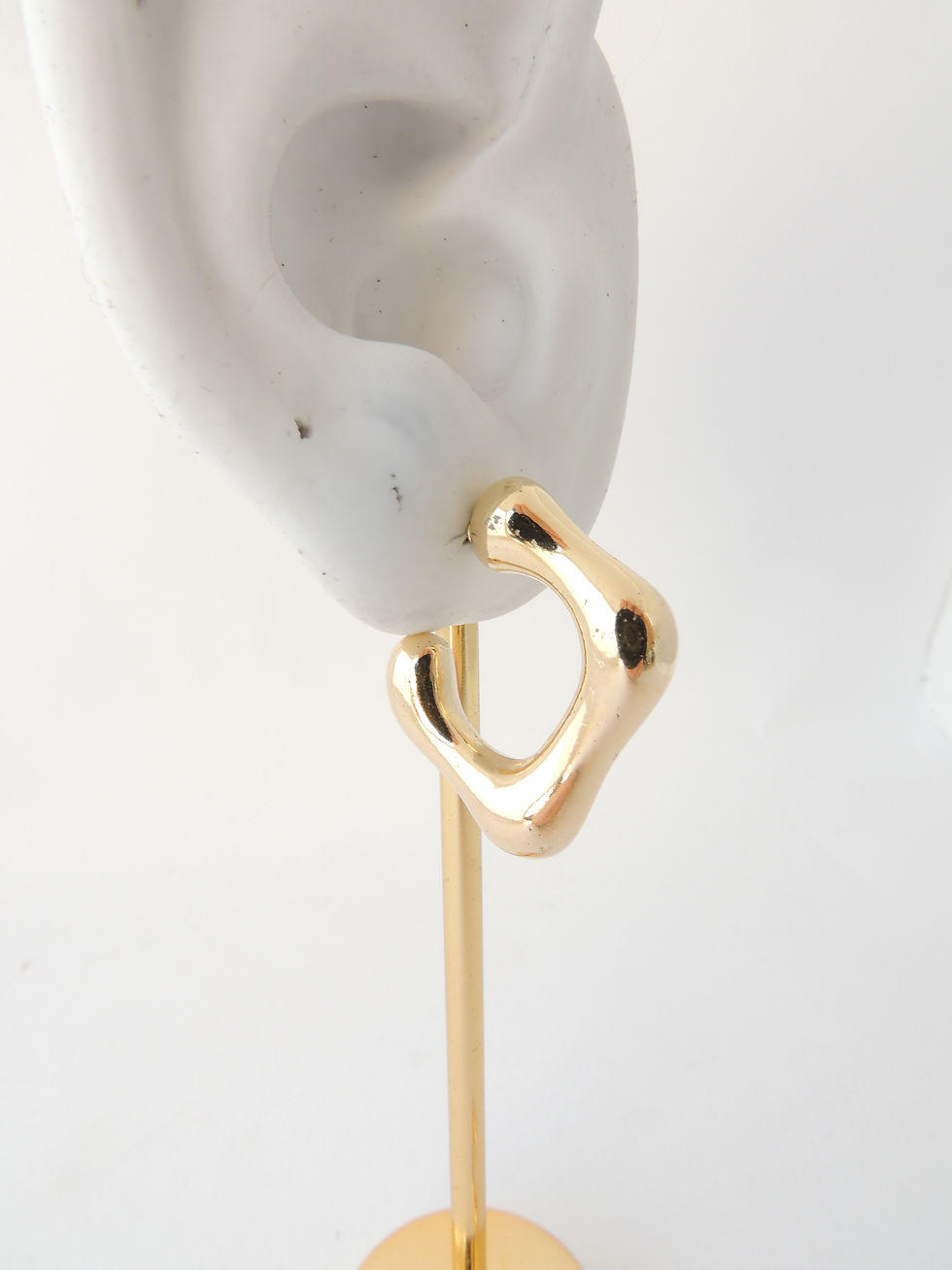 Miniatura: Brinco  liso Argola torcido. Folheado ouro 18k