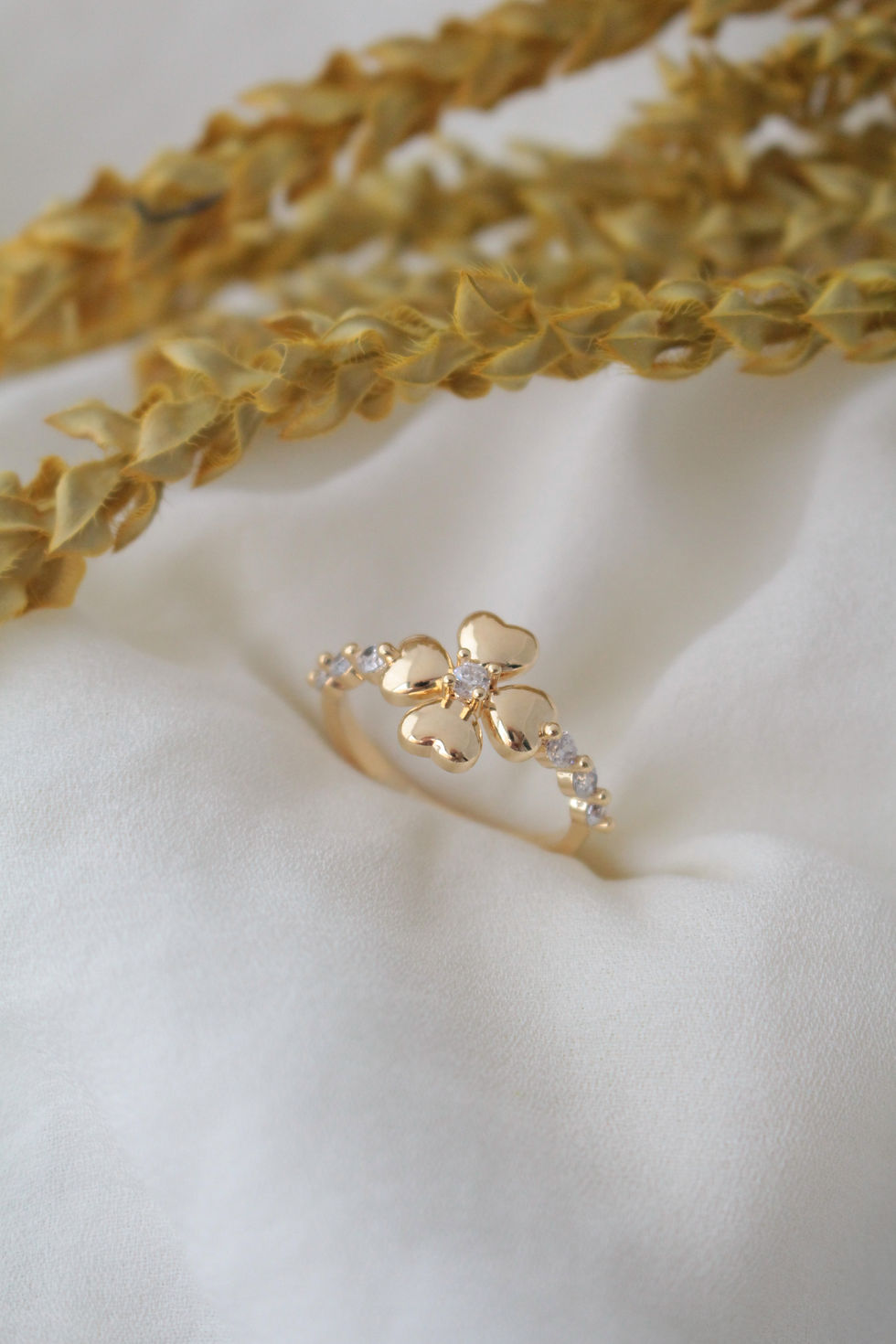 Miniatura: Anel  Trevo . Folheado ouro 18k