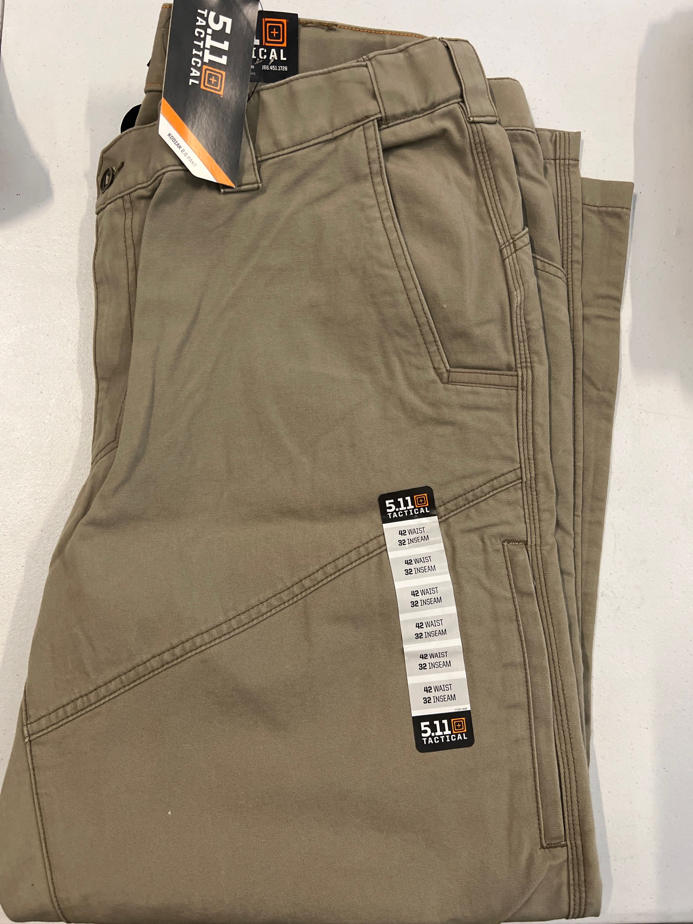 Men’s 42/32 tan pants 