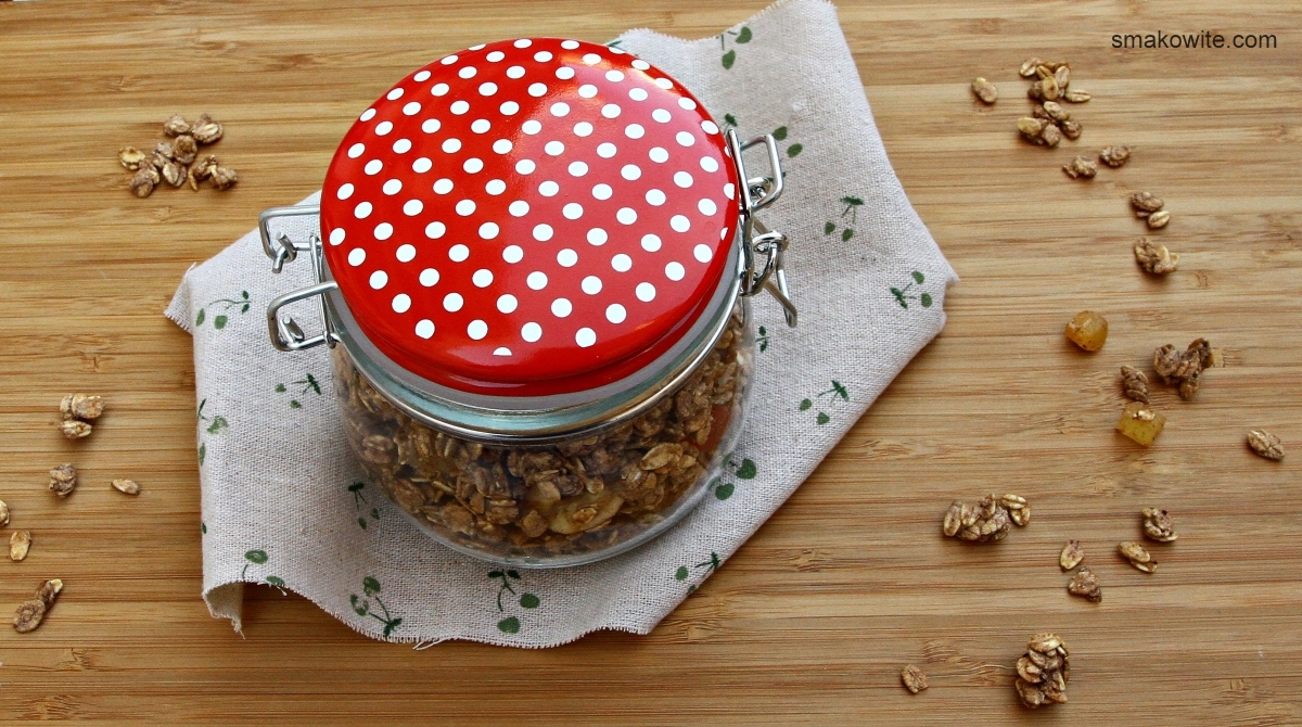 granola bananowa z owocami