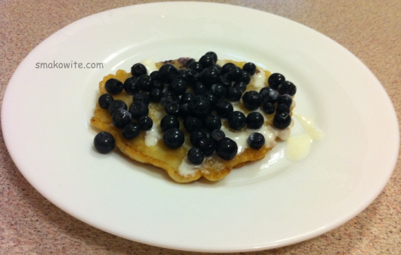 placuszki z jabłkami i jagodami