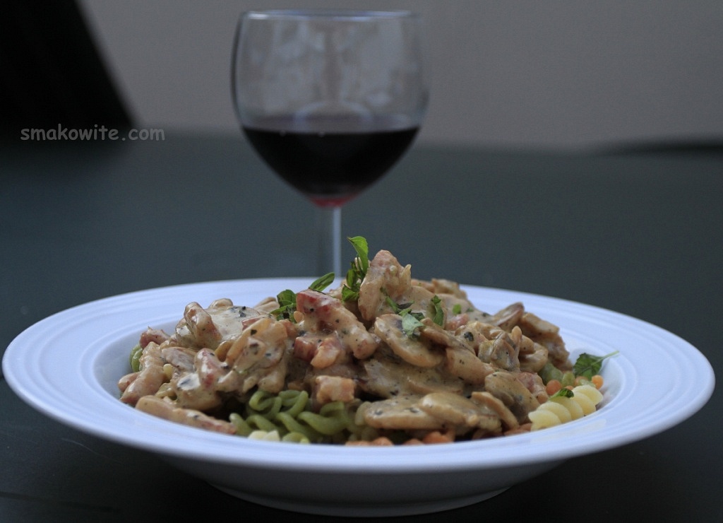 makaron z pieczarkami i boczkiem