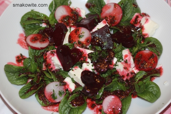 sałatka walentynkowa z burakami i rzodkiewką