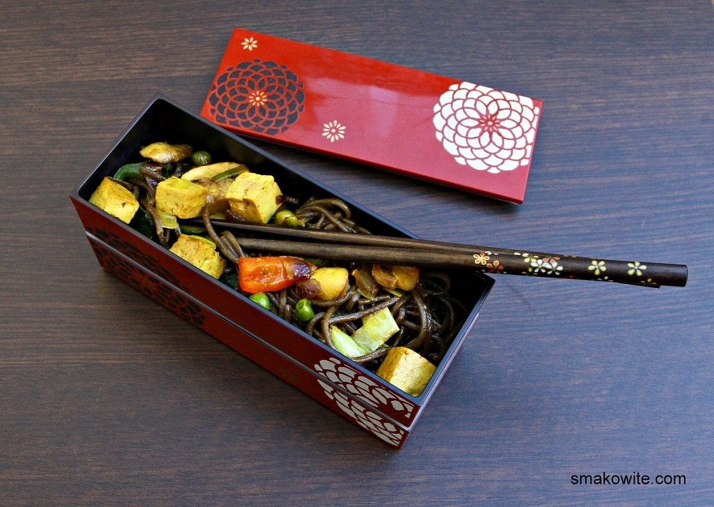 soba z tofu i warzywami