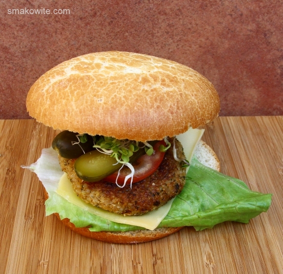 burger z quinoa