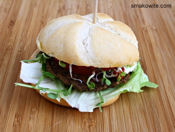 burger z bakłażana z warzywami