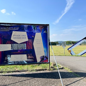 2025 - Pfade und Wegweiser