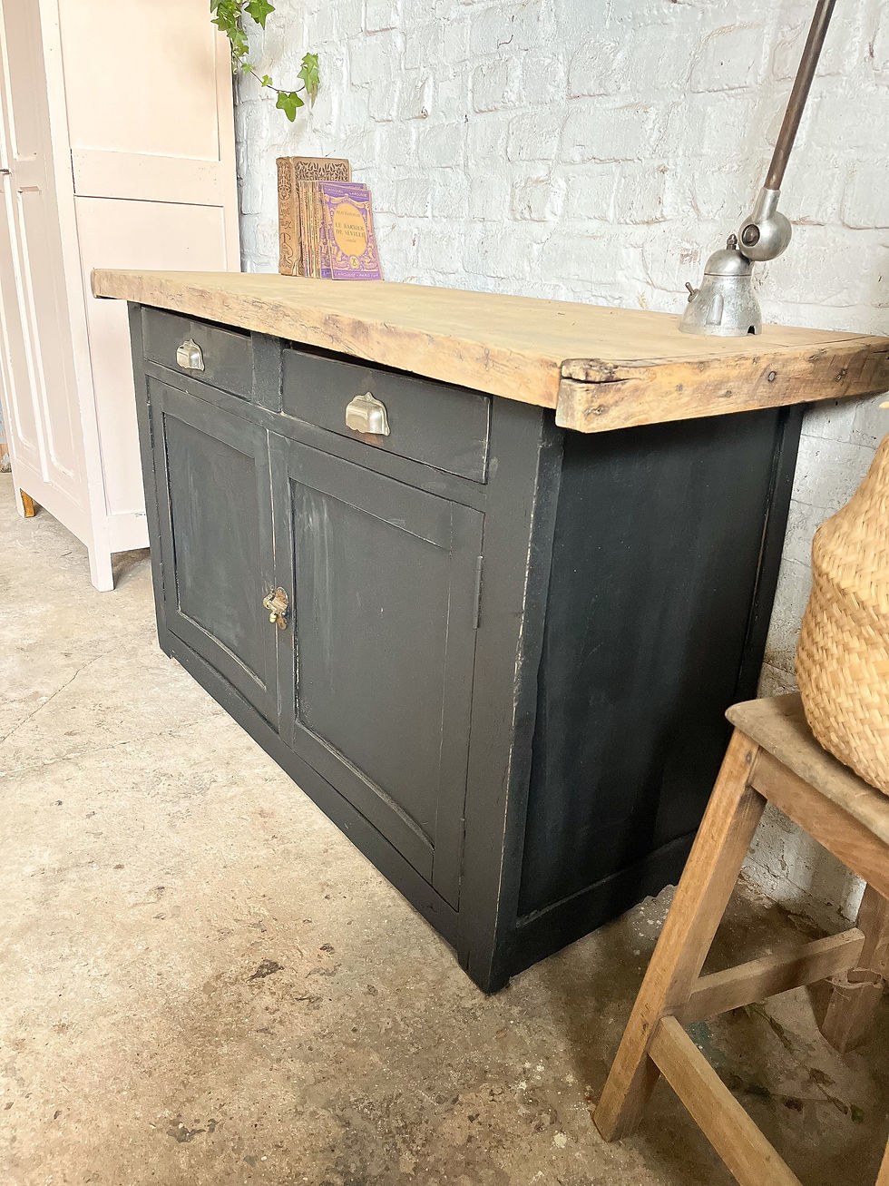 Miniature : Ancien buffet billot patine noire 