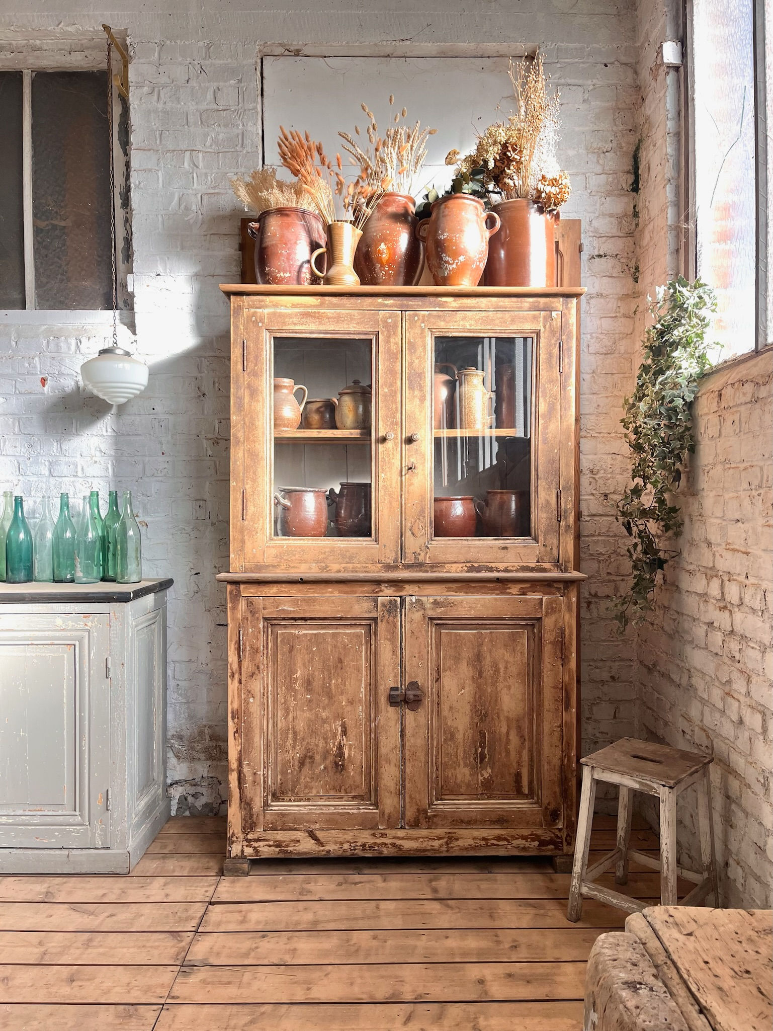 Ancien petit vaisselier deux corps