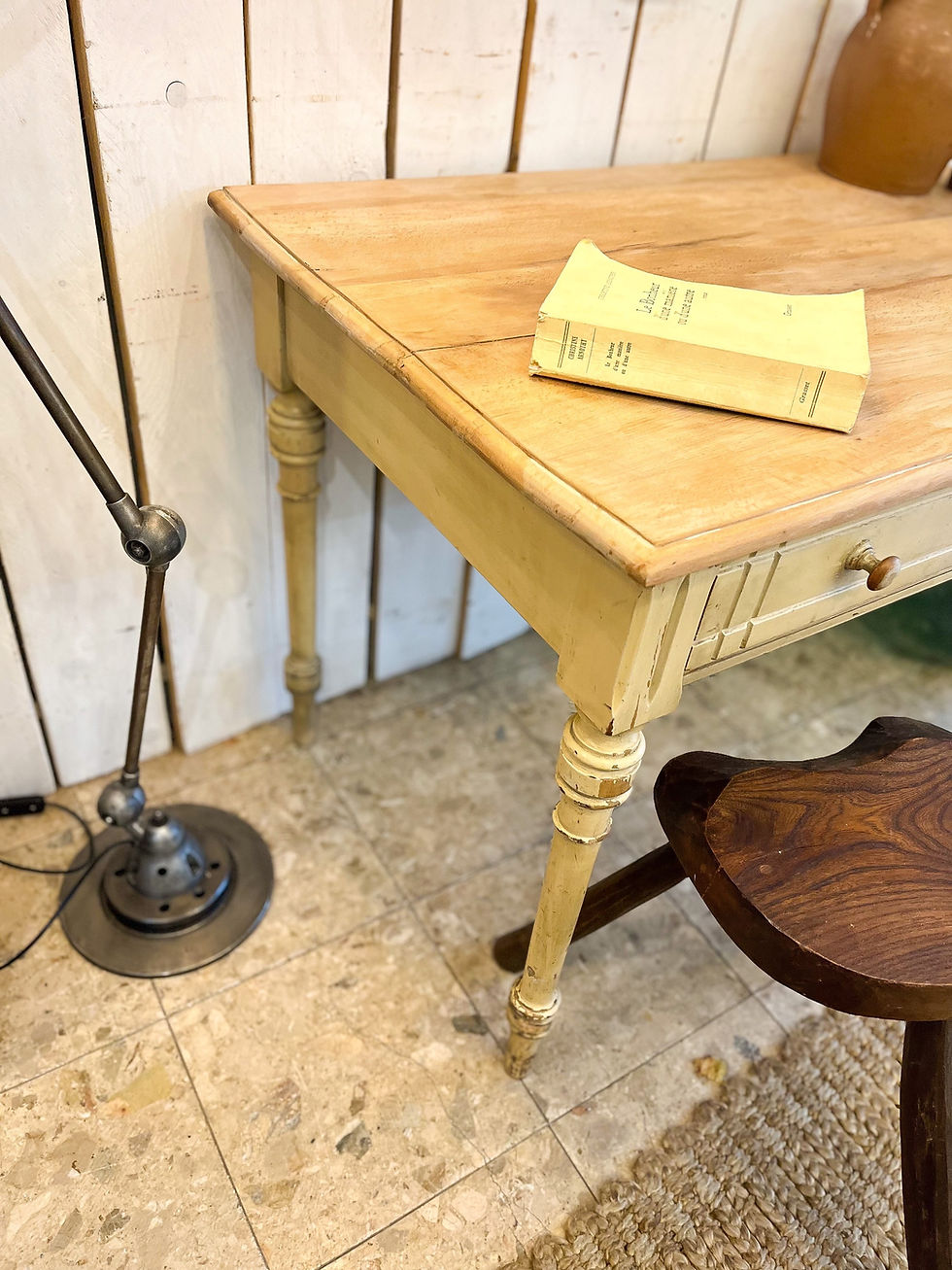 Miniature : Petite table pieds tournés grand tiroir 