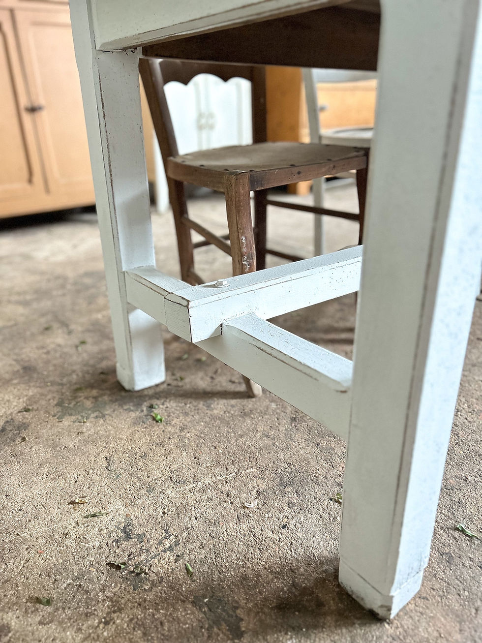 Miniature : Ancienne table de ferme peuplier piétement blanc