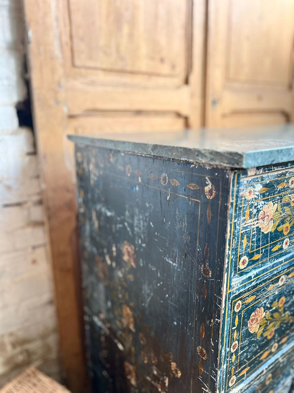 Miniature : Ancienne commode patine d’origine